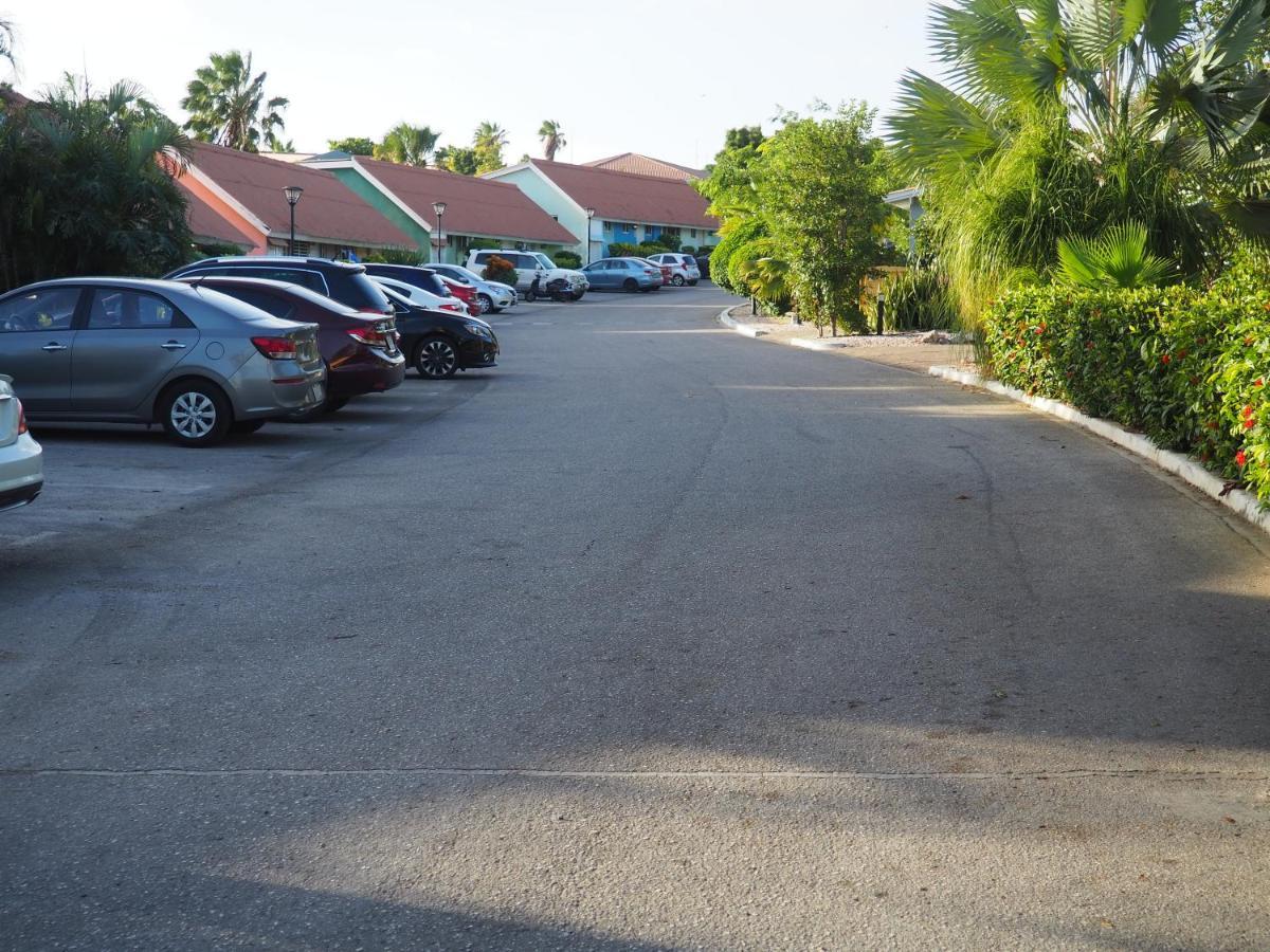 Kas di BaMi op Seru Coral Resort - Ruim appartement met groot zwembad en tropische tuin Willemstad Buitenkant foto