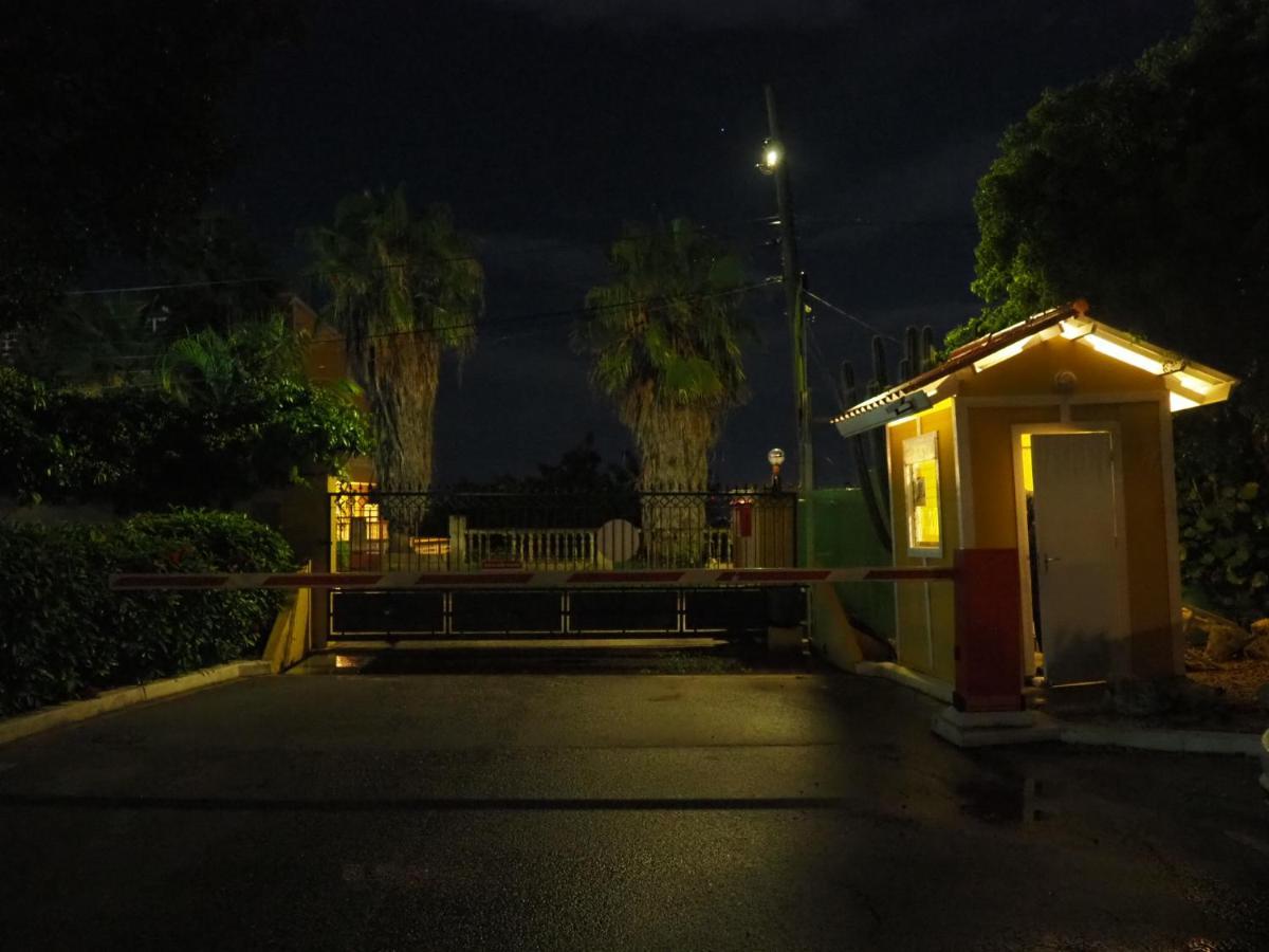 Kas di BaMi op Seru Coral Resort - Ruim appartement met groot zwembad en tropische tuin Willemstad Buitenkant foto