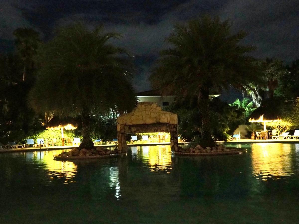 Kas di BaMi op Seru Coral Resort - Ruim appartement met groot zwembad en tropische tuin Willemstad Buitenkant foto