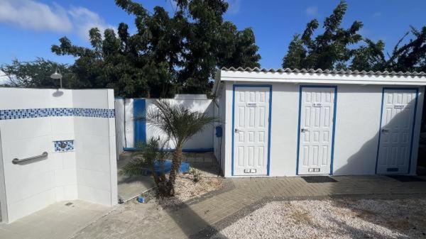 Kas di BaMi op Seru Coral Resort - Ruim appartement met groot zwembad en tropische tuin Willemstad Buitenkant foto