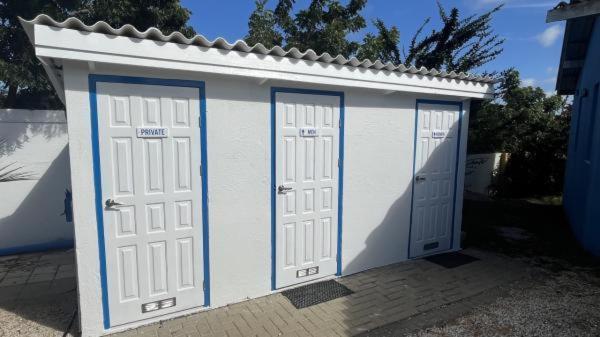Kas di BaMi op Seru Coral Resort - Ruim appartement met groot zwembad en tropische tuin Willemstad Buitenkant foto